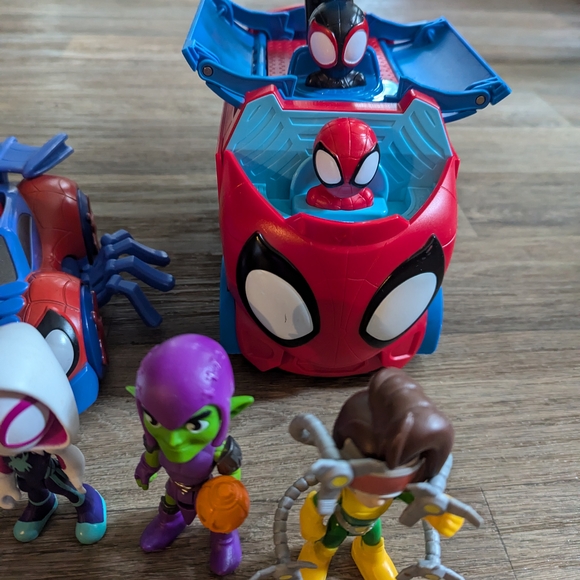 Spider-Man Action Figure Set with Vehicles Spidey and Friends Figurines - Picture 3 of 8